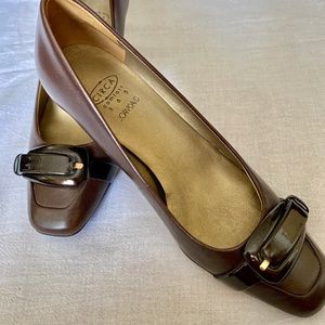 Joan & David chocolate brown pumps 2.5” heel
